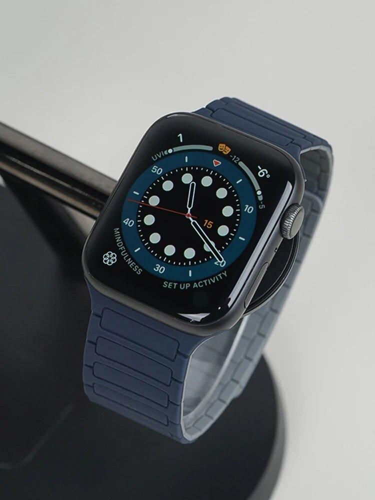 Ремешок для Apple Watch 45 мм, 44 мм, 40 мм, 49 мм, 41 мм, 38 мм, силиконовый браслет с магнитной петлей iWatch Series 9, 8, 7, 6, 5, 4, 3 Se ultra 2, ремешок