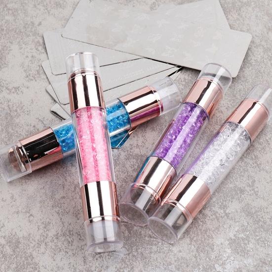 Маникюрный инструмент для штамповки ногтей со скребком