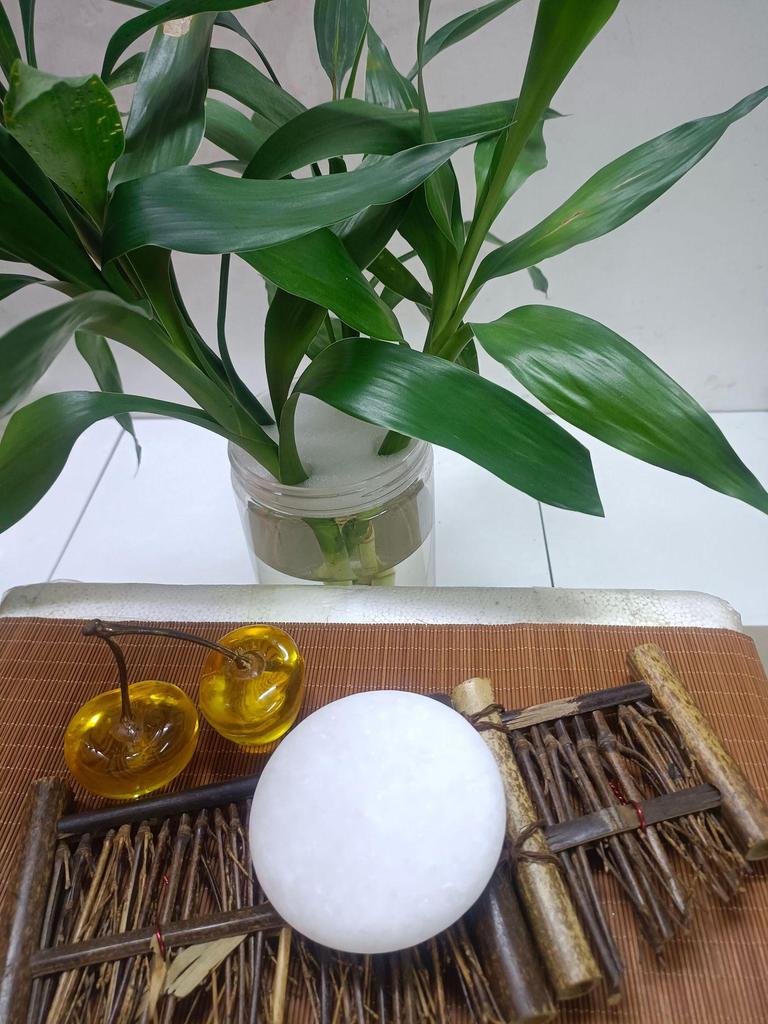 Набор из 16 предметов: энергетический нефритовый нагреватель и массажный набор с эфирными маслами