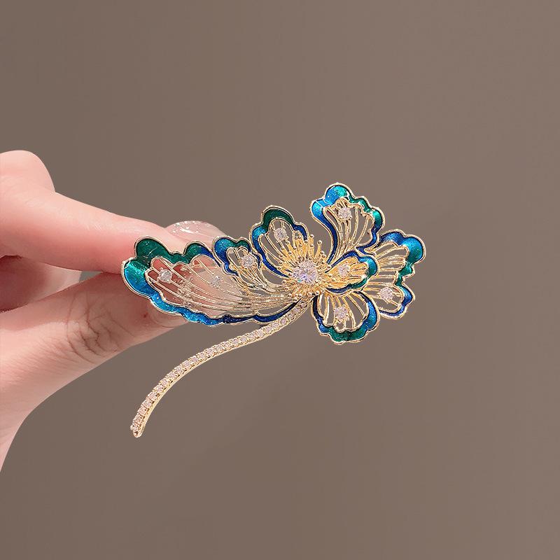 Sunward Growth Sunflower Brooch: Elegant Women's Corsage Pin for College Entrance Suits