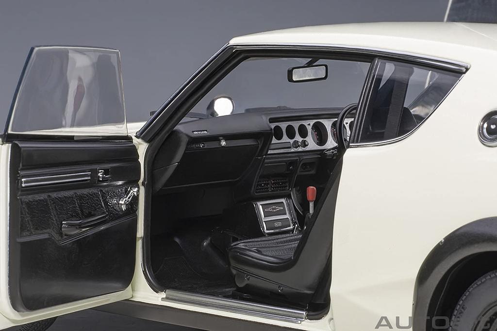 AUTOart Nissan Skyline 2000 Белый Готовый продукт 77472 1/18 GT-R (KPGC110)