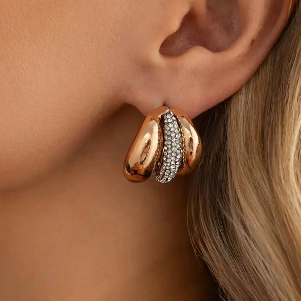 SHIXIN 2026 New Irregular Exquisite Full Rhinestone Stud Earring Women Vintage Gold Color Thick C-Geometric Piercing Ear Jewelry
