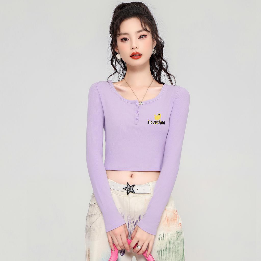 Sweet and cool long sleeved T-shirt for women with autumn fun logo, temperament, button design, exposed navel top
