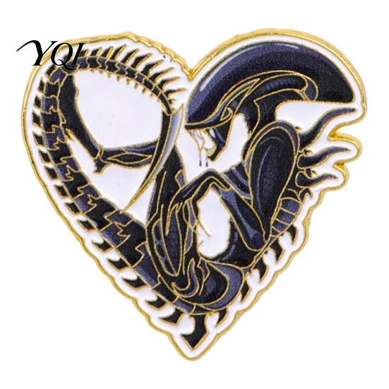 Enamel Badge Pin Love Heart Aliens Brooch, Shape Lapel Pin, Clothing Metal Brooch Accessories for Daily Wear Parties Dates, Gift Sci-Fi Lovers
