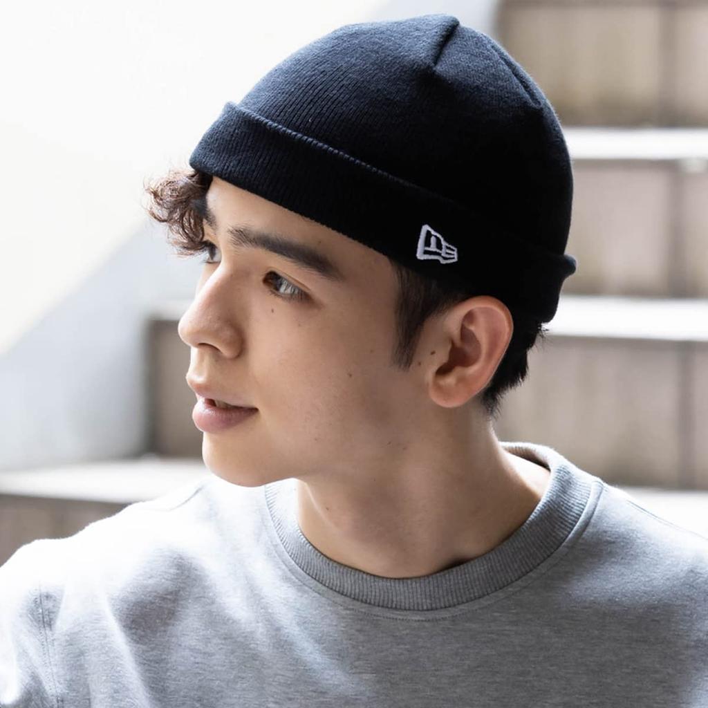 Базовая короткая вязаная шапка с отворотом New Era черного цвета или Доступна в черном цвете или Эта эксклюзивная шапка ONSPOTZ унисекс и идеально подходит для мужчин Идеально подходит для стильных