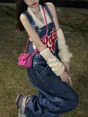 Женский ретро джинсовый комбинезон с широкими штанинами и вышивкой в стиле пэчворк - Трендовый и омолаживающий для весны/лета