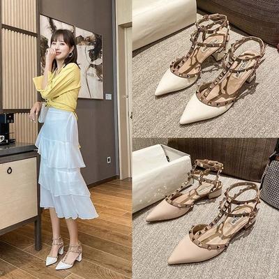 Летние женские туфли на плоской подошве с заклепками и острым носком, классные туфли Мэри Джейн Баотоу на среднем каблуке