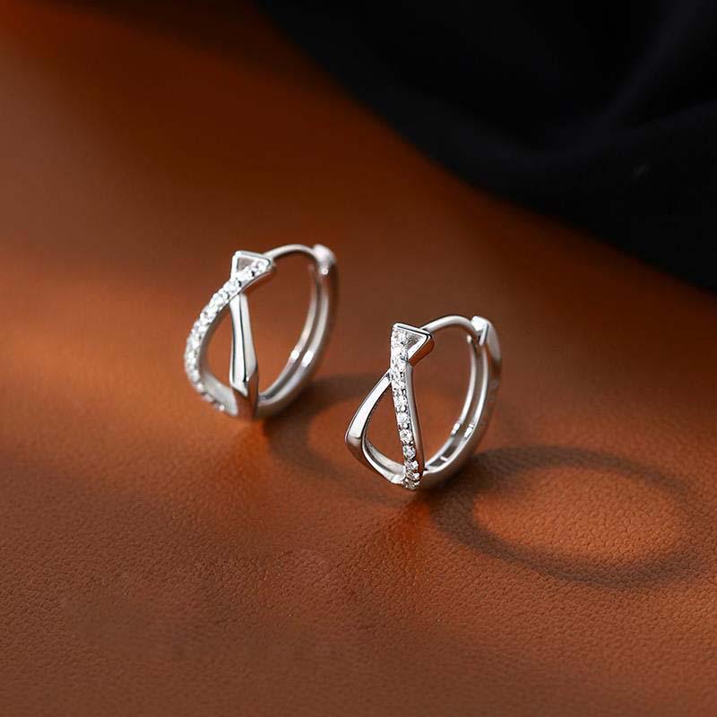 Серьги-кресты из серебра 925 пробы с геометрическим узором — уникальный дизайн в холодном стиле для женщин