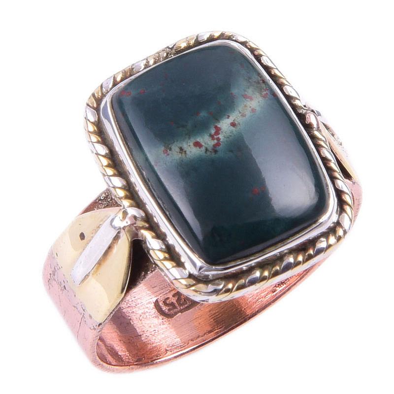 Кольцо из двухцветного серебра 925 пробы с натуральным кровавым камнем S.9 J7g60