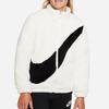 Nike Куртка из кораллового флиса с цветным логотипом и воротником-стойкой, детская куртка белого цвета DV0303-133