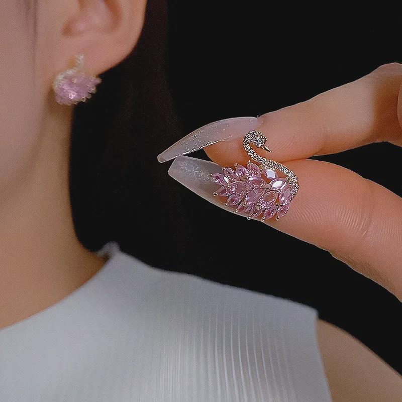 Серьги-лебеди из серебра 925 пробы с цирконием — элегантные, модные и универсальные