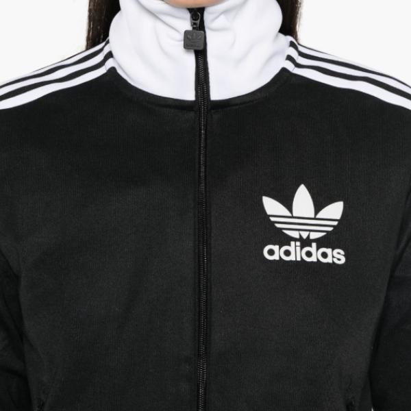 adidas Женская облегающая куртка на молнии с воротником-стойкой и принтом логотипа, серия Classic, черная IW3174