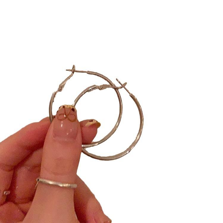 Серьги-кольца в стиле Y2K для острой девушки - Высококлассные уникальные серьги-кольца, каффы и пусеты для женщин