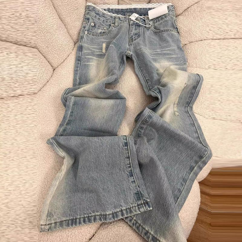 Женские расклешенные джинсы светлого оттенка с кружевом, с низкой посадкой, до пола, облегающего кроя, клеш. Дизайн для женщин с пышными формами.