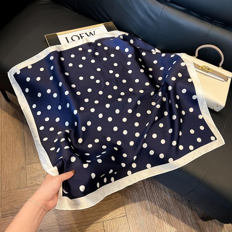 Spring and summer square scarf Korean version of women's scarf decorative binding wrist exquisite foreign style neck protection windproof headscarf