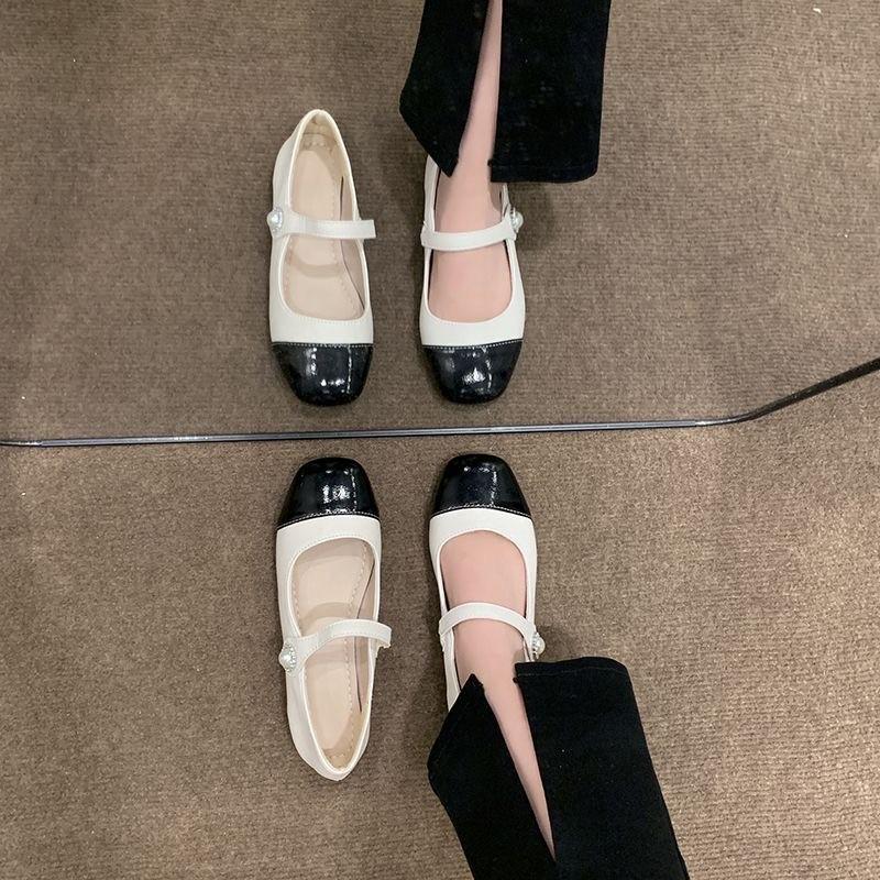 Французские серебристые маленькие ароматные туфли-лодочки Мэри Джейн женские 2025 новые с неглубоким вырезом на плоской подошве универсальные с юбкой маленькие кожаные туфли