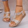 Модные богемные сандалии на танкетке для женщин, лето 2025, с декором из страз, удобные нескользящие сандалии для прогулок и отдыха на пляже.