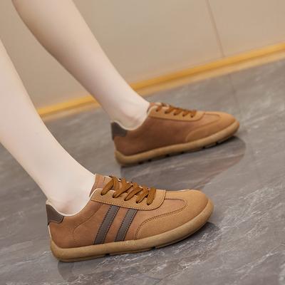 Мода 2024 года. Осенняя мода. Новые женские удобные однотонные кроссовки со шнуровкой и низким верхом. Простые дышащие кроссовки.