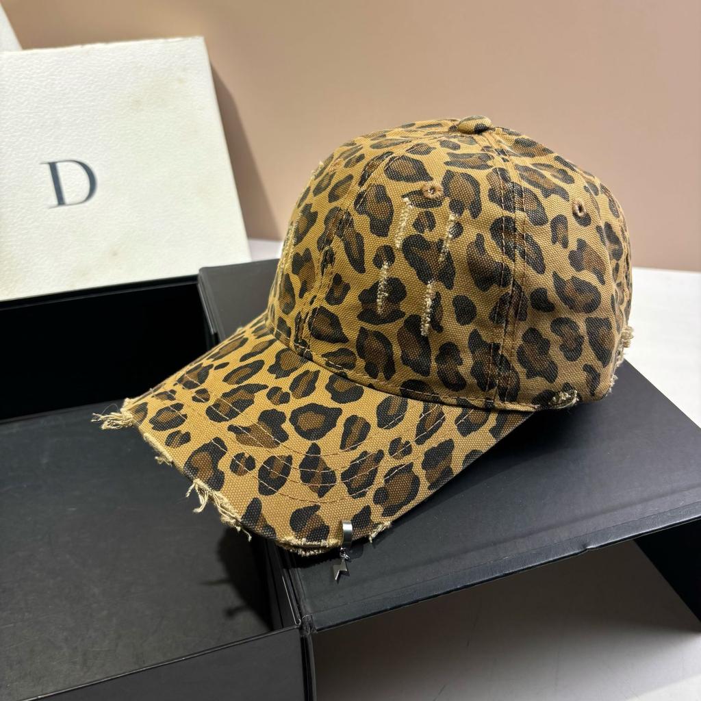 Retro leopard print baseball cap fashion personality hole metal ring trend cap men's and women's sports cap