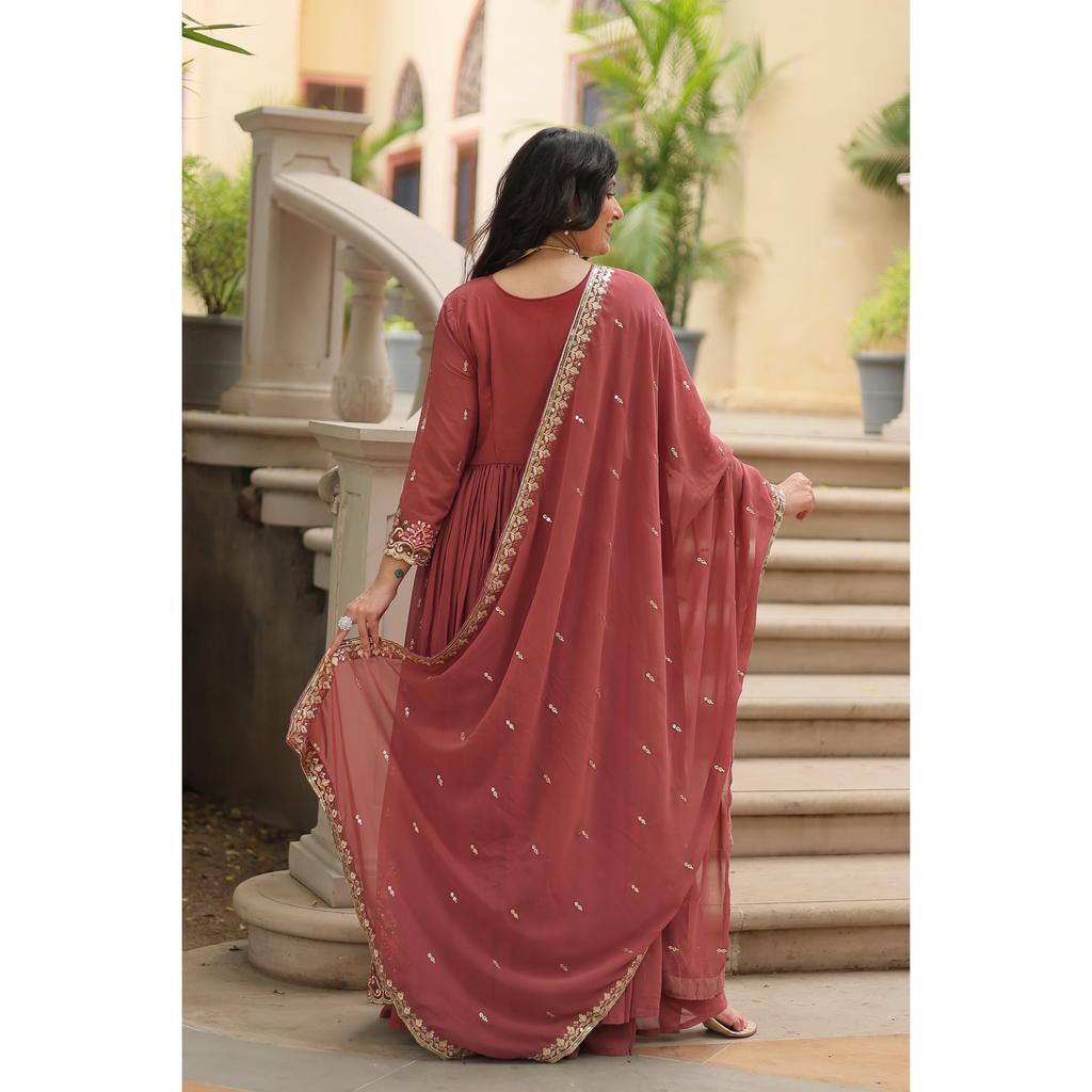 Премиальные дизайнерские готовые коллекции топ-шарары-дупатты 2025