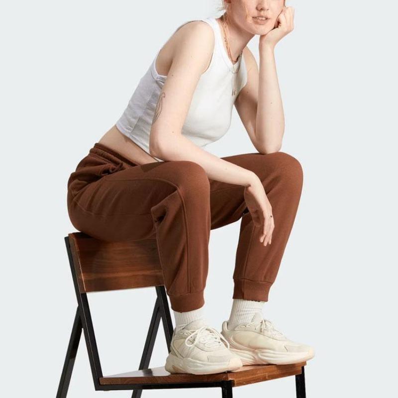 adidas Всесезонные флисовые брюки с однотонным логотипом, утолщенные манжеты, свободные трикотажные спортивные брюки, женские брюки коричневого цвета IM0331