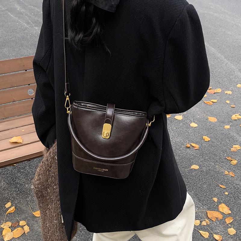 Women's Bag 2025 New Messenger Bag Bucket Bag Retro Versatile High-end Niche Design Shoulder Handbag