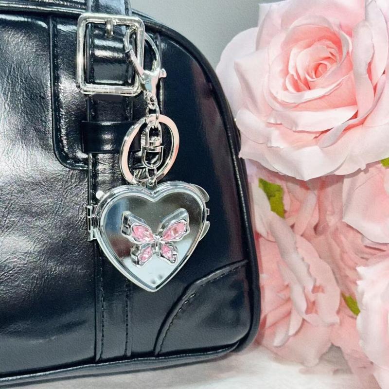 Vintage Style Butterfly Heart Keychain Lightweight Butterfly Heart Keychain With Vintage Appeal for Bags Keys Backpacks