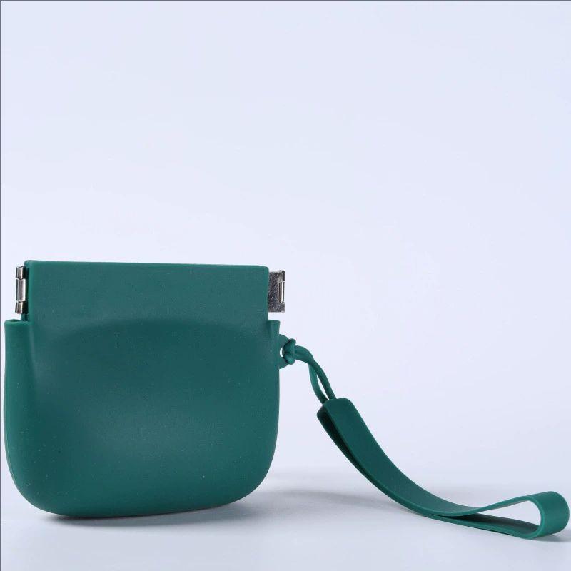 Silicone Dog Treat Pouch Portable Pet Snack Bag Easy to Clean Waterproof for Outdoor Training with Secure Lock Design