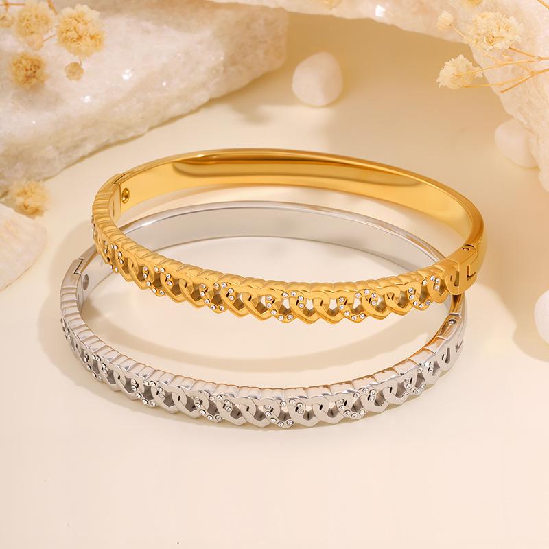 Heart-to-heart Matching Titanium Steel Women's Light Luxury, High-end, Fashionable and Versatile Love Bracelet