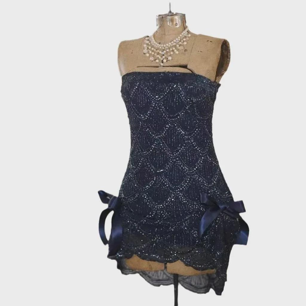 Элегантное мини-платье с пайетками весна/лето 2023 года — стильная праздничная одежда без бретелек