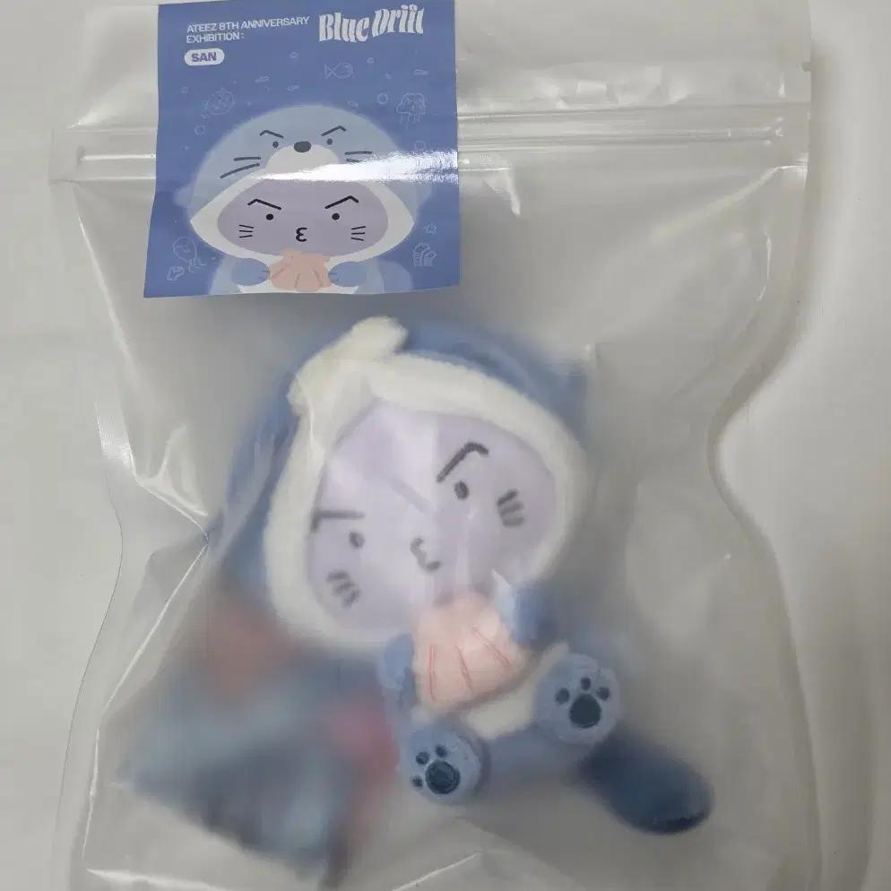 ATEEZ sealed) 8th Anniversary Blue Drift Mountain Keyring