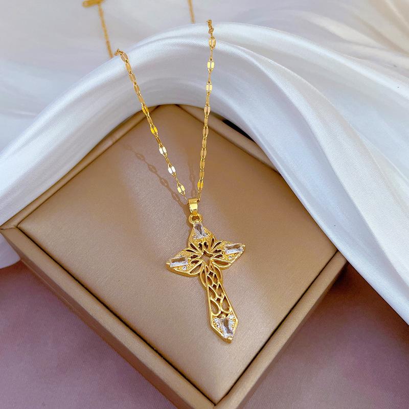 Copper Micro-Inlaid Love Light Luxury Temperament Gorgeous Full Diamond Necklace Female Versatile Collarbone Chain Titanium Steel