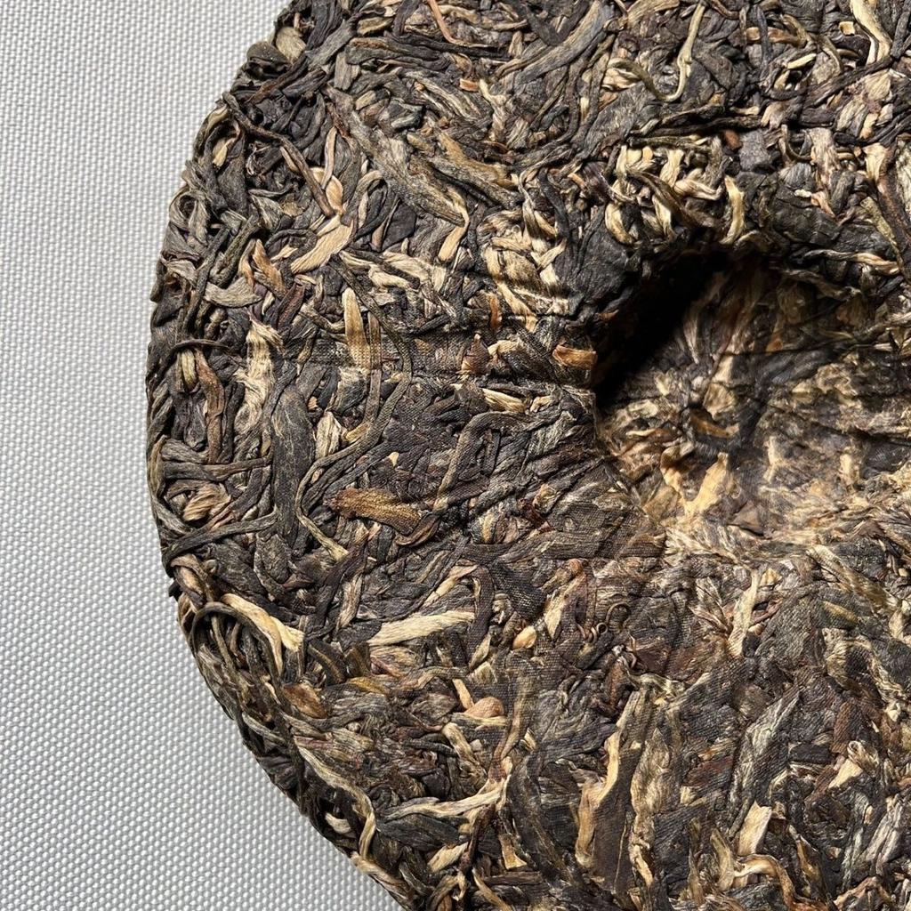 Iceland Private Collection of Top Grade Tea King Green Cake357g Yunnan Raw Pu'er