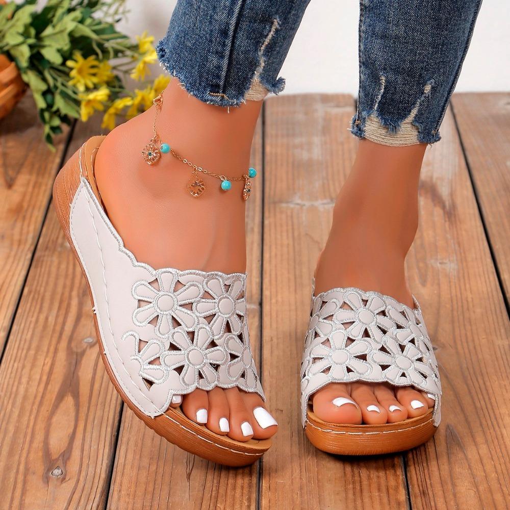 Women's Slippers Hollow Slope Bottom Casual Shoes 2024 New Flower Hollow Open Toe Summer Fashion Simple Women's Slippers Slip On