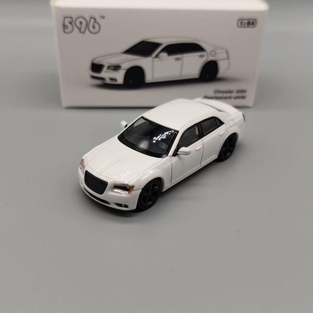 596 Модель 1:64 Пригородный H1 Экспресс-фургон Вагнер Виктория Корона Несколько моделей автомобилей из сплава