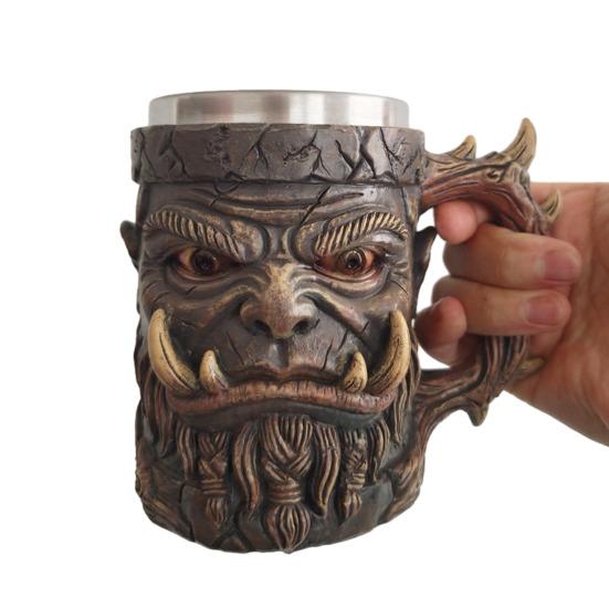 Кружка с текстурой камня и клыками, из смолы и нержавеющей стали, с готическим дизайном. Оригинальная посуда для воды, пива, чая. Уникальный подарок для любителей фэнтези и темного искусства.