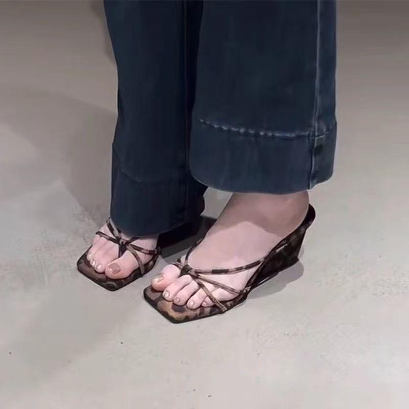 Leopard Print High-heeled Slippers To Wear 2025 New Shoes with Thin Straps Toes French Summer Wedge Heel Evening Wind Women's Sandals