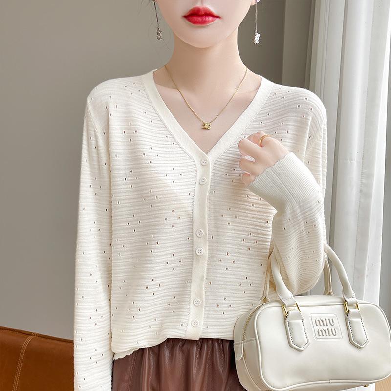 DAFIFY Women's Fashion Casual Fall Winter Solid Color Print Long Sleeve V-Neck Sweaters