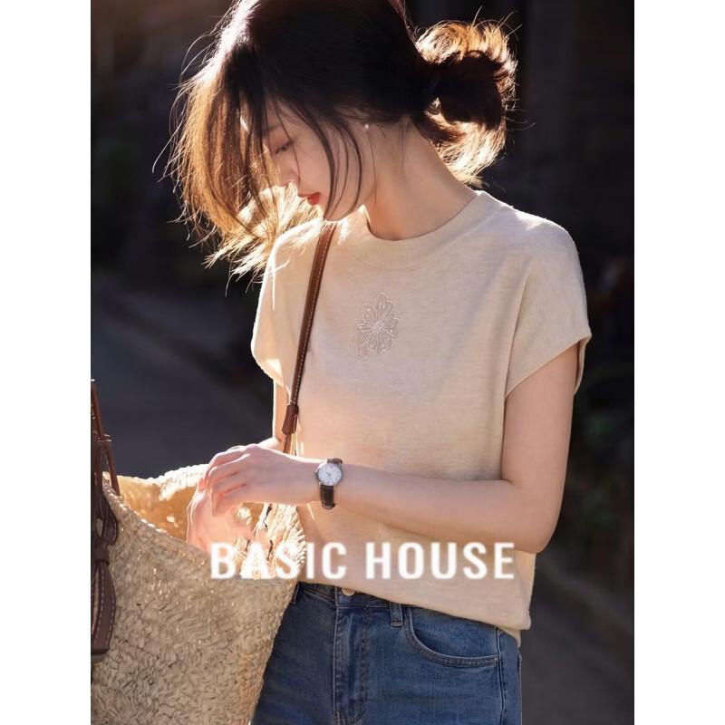 Базовый женский вязаный топ Basic House с круглым вырезом и вышивкой