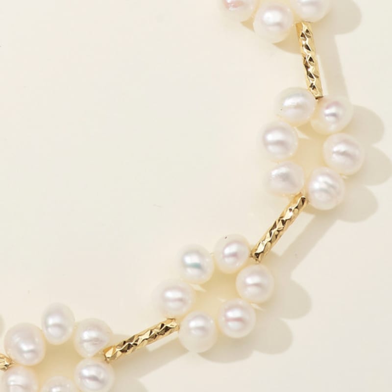 FINDELISE Handmade Freshwater Pearl Flower Bracelet