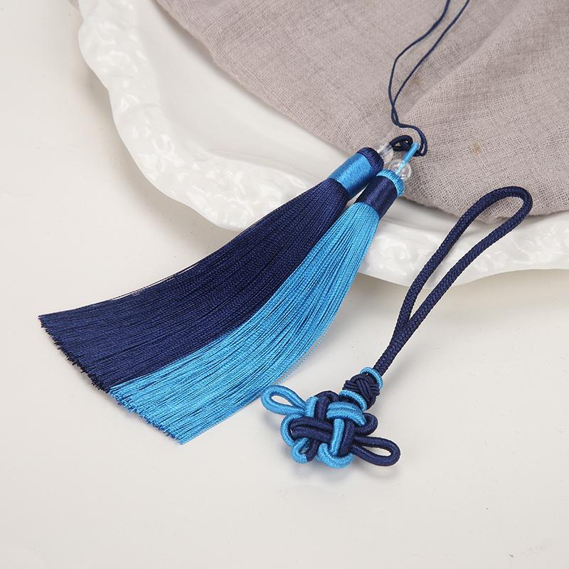 Двухцветная кисточка-подвеска в виде китайского узла для рукоделия