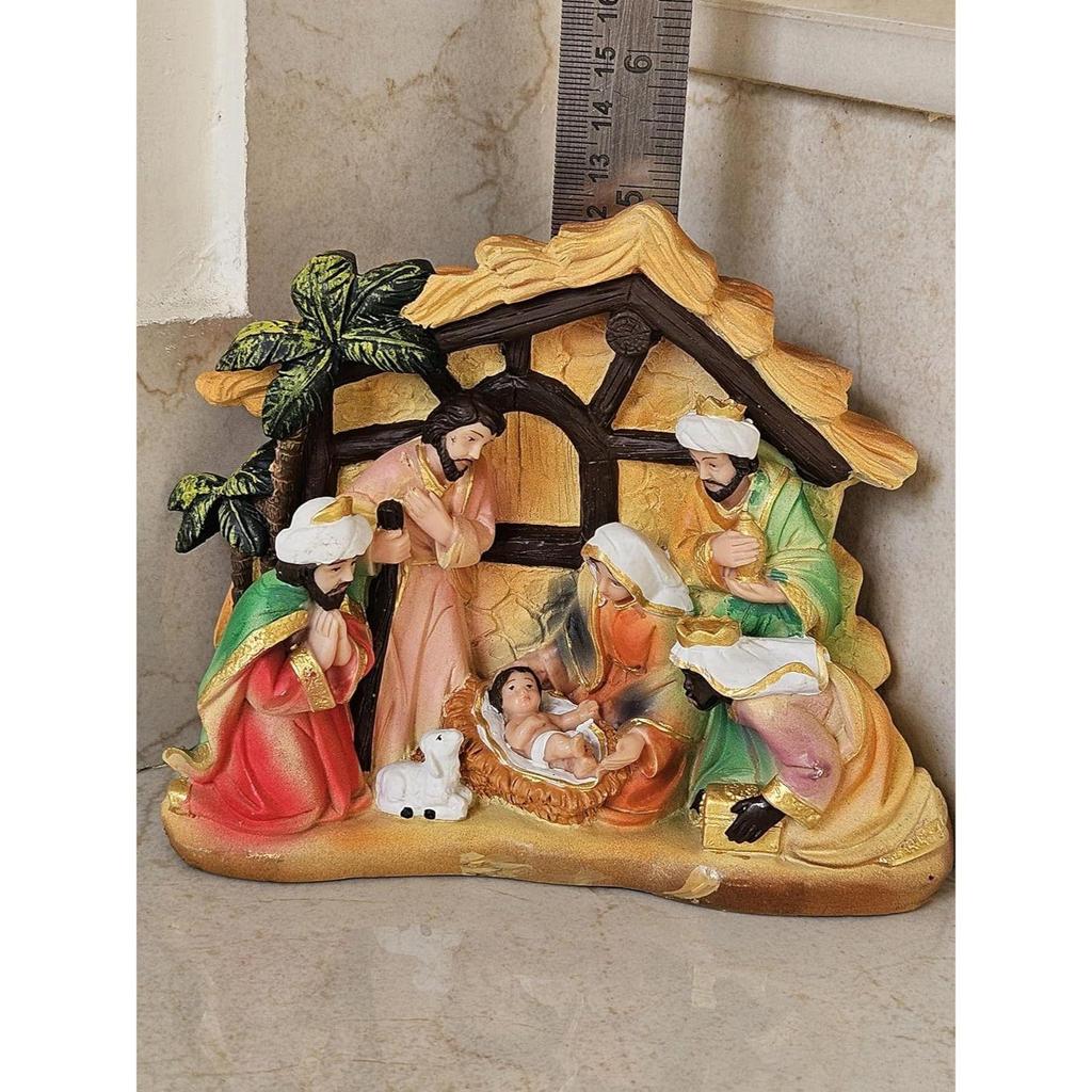 Latest Resin Decor Small Size Showpiece for Table Xmas Present To Friend Christmas Gifts Single Piece Holy Family Crib Figurines
