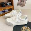 6547 латексная стелька круглый носок толстая подошва дизайн планки маленькие белые туфли женские 2024 новые кеды немецкие тренировочные туфли повседневная обувь