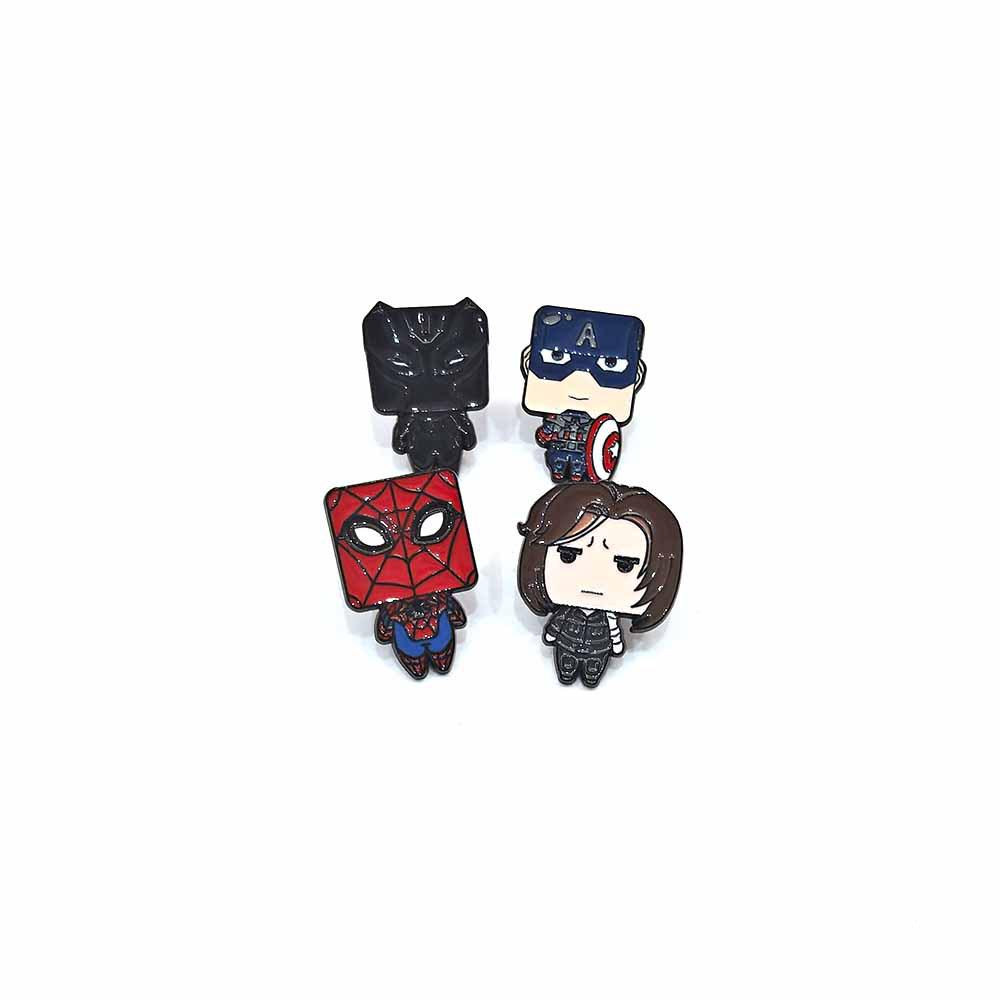 Брошь-супергерой Marvel Q: Классический значок Мстителей Человек-паук и Капитан Америка.