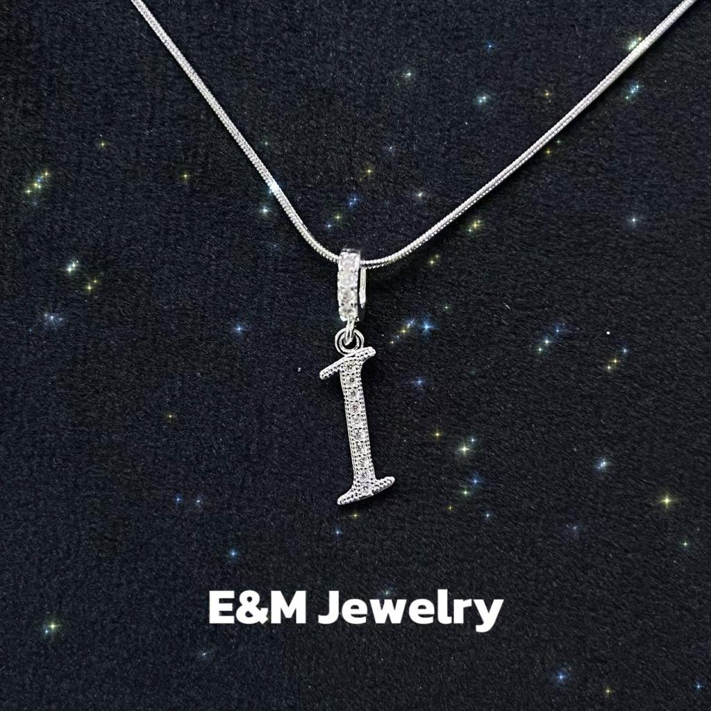 Королевский двор - Ожерелье в стиле «Дрянные девчонки» - Набор подвесок: Крест, Корона и Римская цифра, полностью покрытых цирконием - Роскошный позолоченный медный чокер для женщин