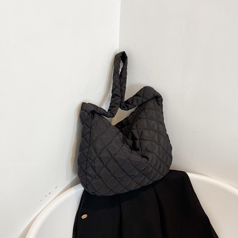 Trend Cloud Folds Large Bag Female Casual Personality Lightweight Large Capacity Dumpling Bag Crossbody Bag Commuter Bag