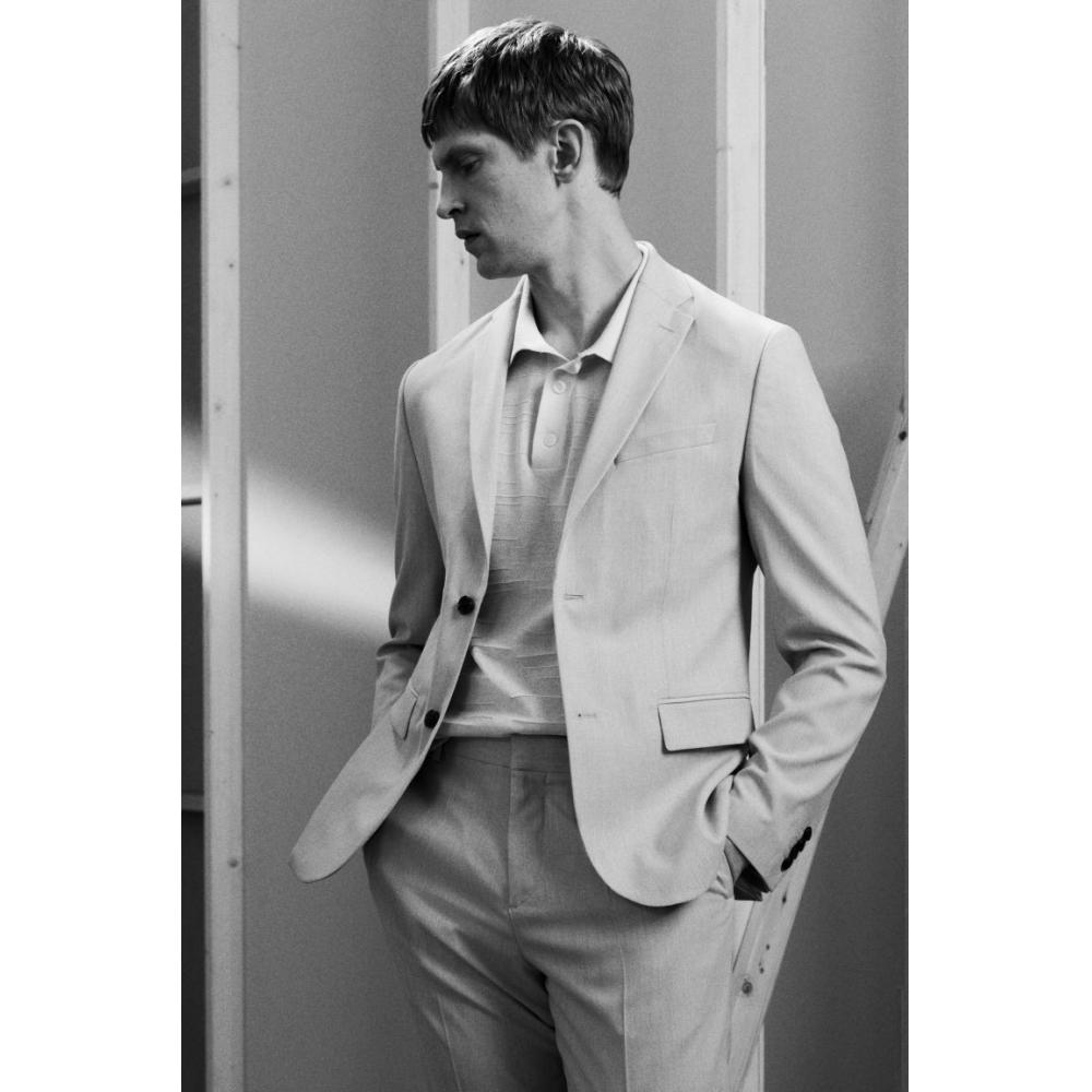 Куртка HM Slim Fit бежевого цвета