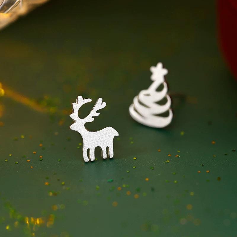 Матовые Christmas Олень Асимметричные Серьги-гвоздики - Уникальный Праздничный Дизайн