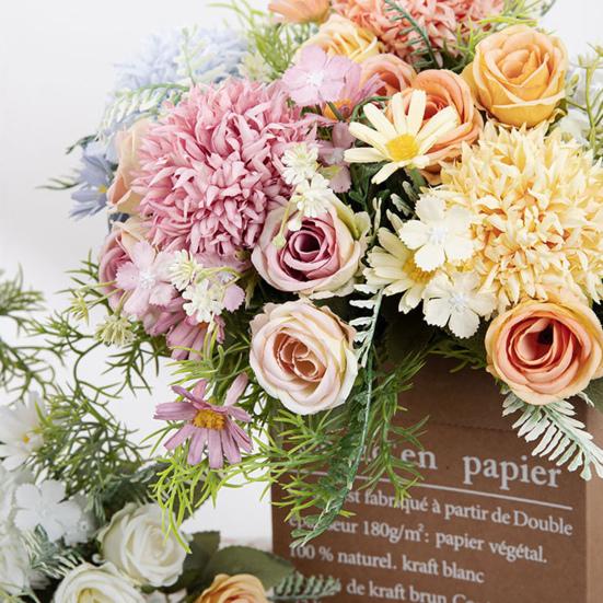 Практичный искусственный букет без полива. Яркий цвет создает атмосферу.