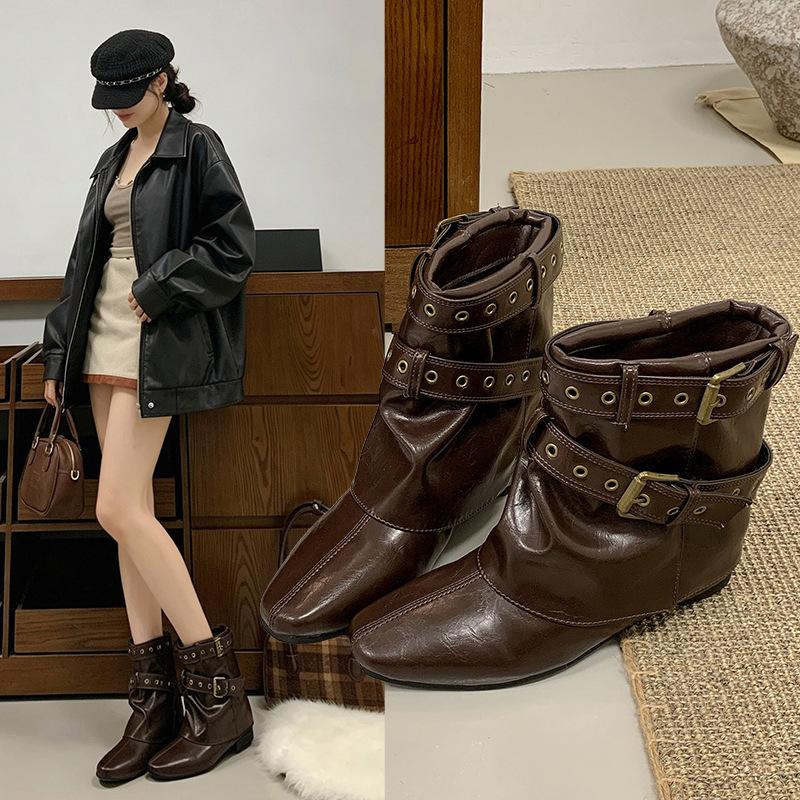 Ретро заклепки Квадратный носок Короткие ботинки Женские Осенние и зимние Новые Двойной ремень с пряжкой Внутреннее увеличение Модные ботинки Универсальные Ботинки Мартинса